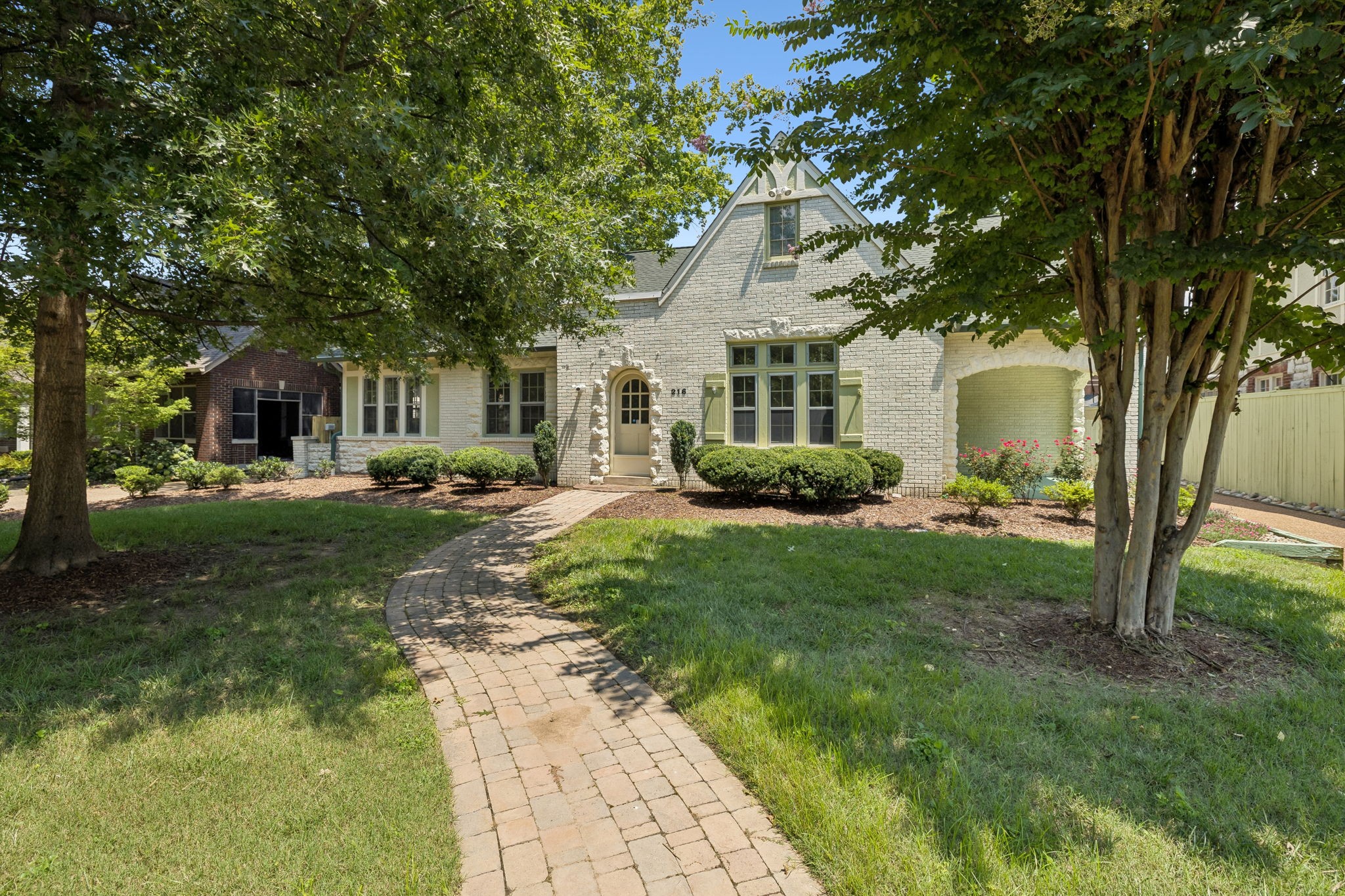 216 Lauderdale Rd