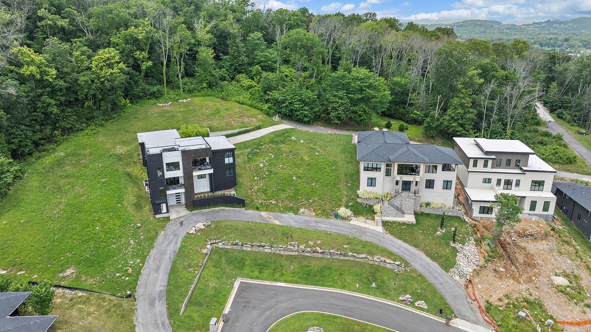 5809 Woodland Hills Dr
