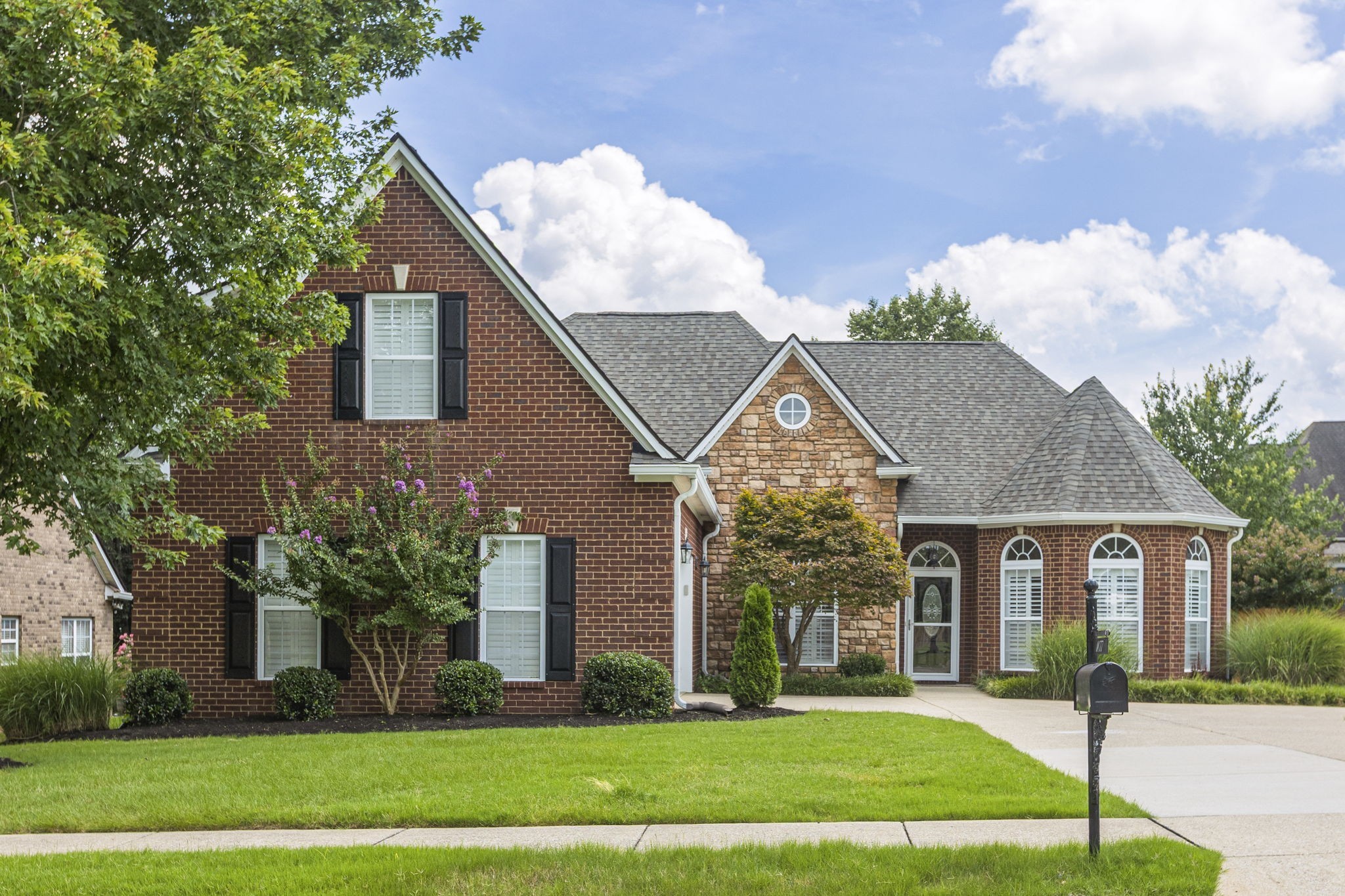 1077 Nealcrest Cir