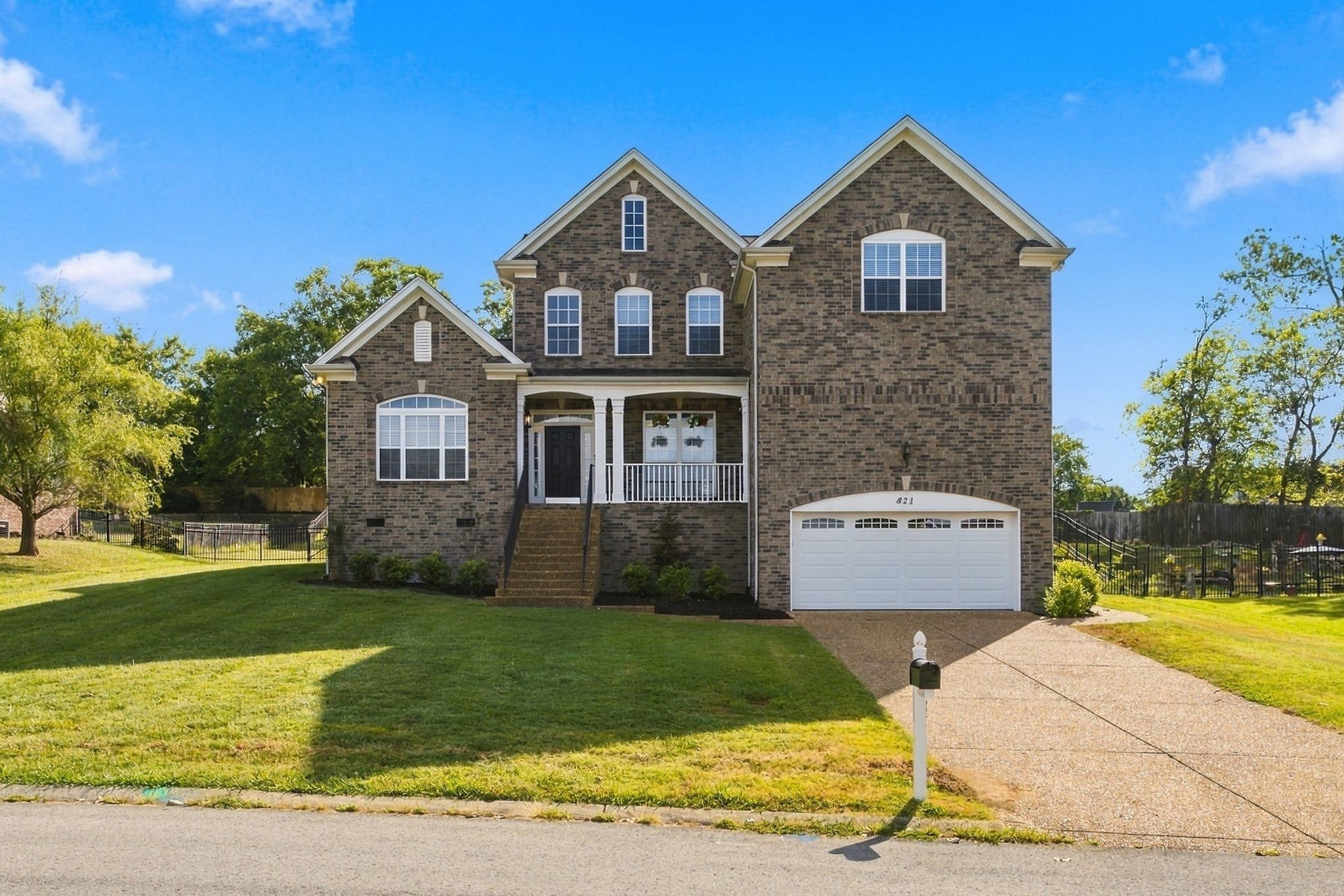 821 Park Dr