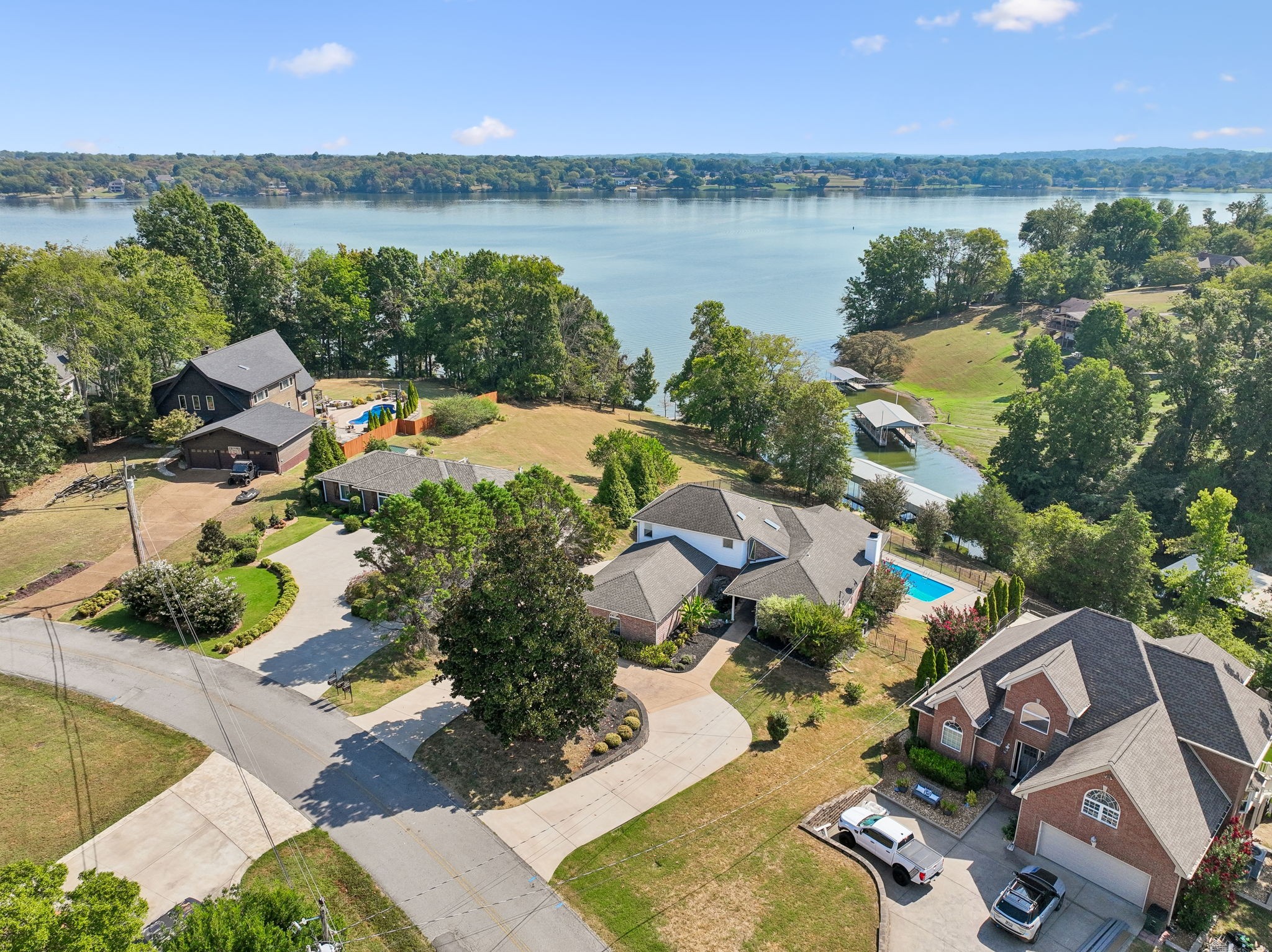 339 Lakeview Cir