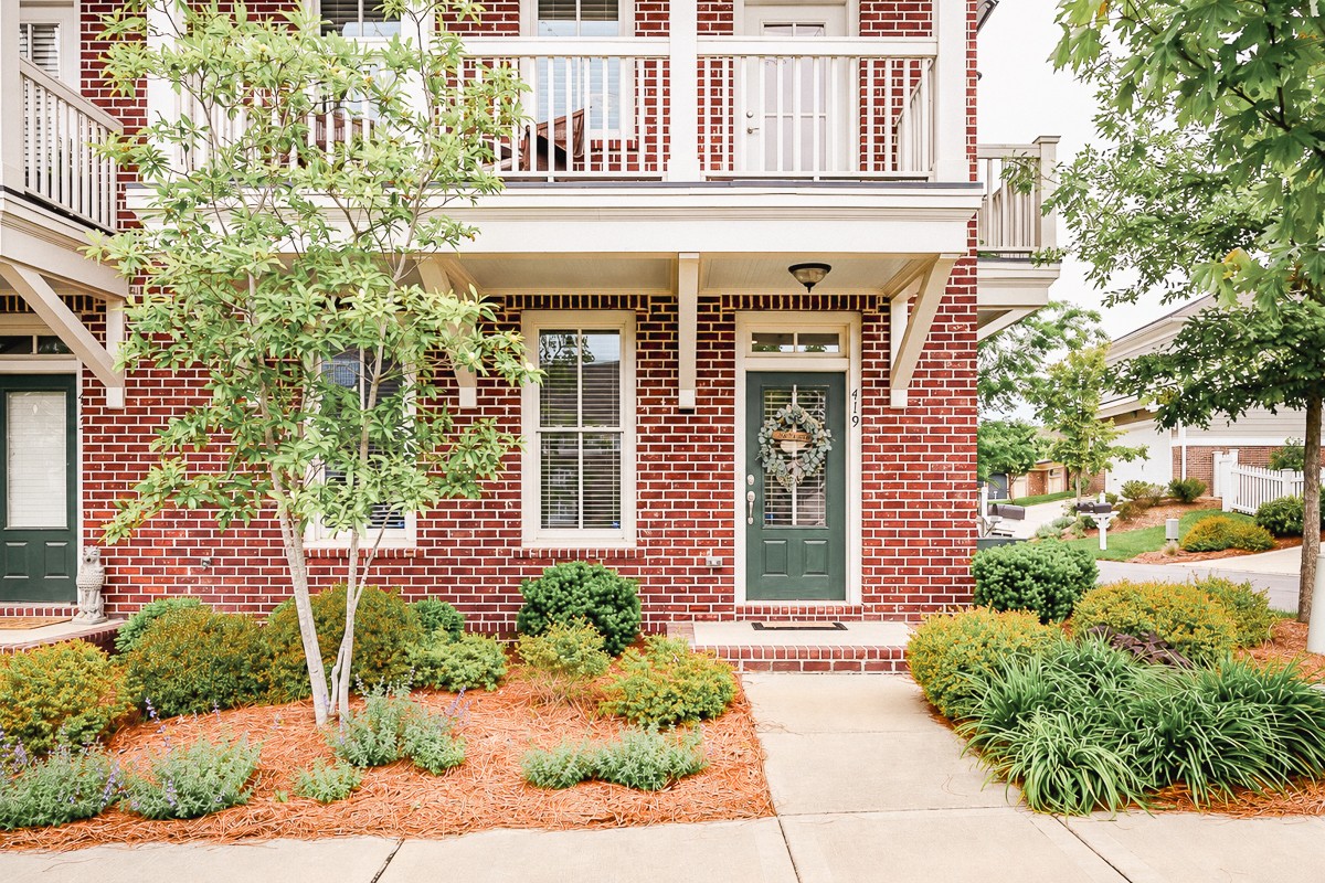 419 Henry Russell St