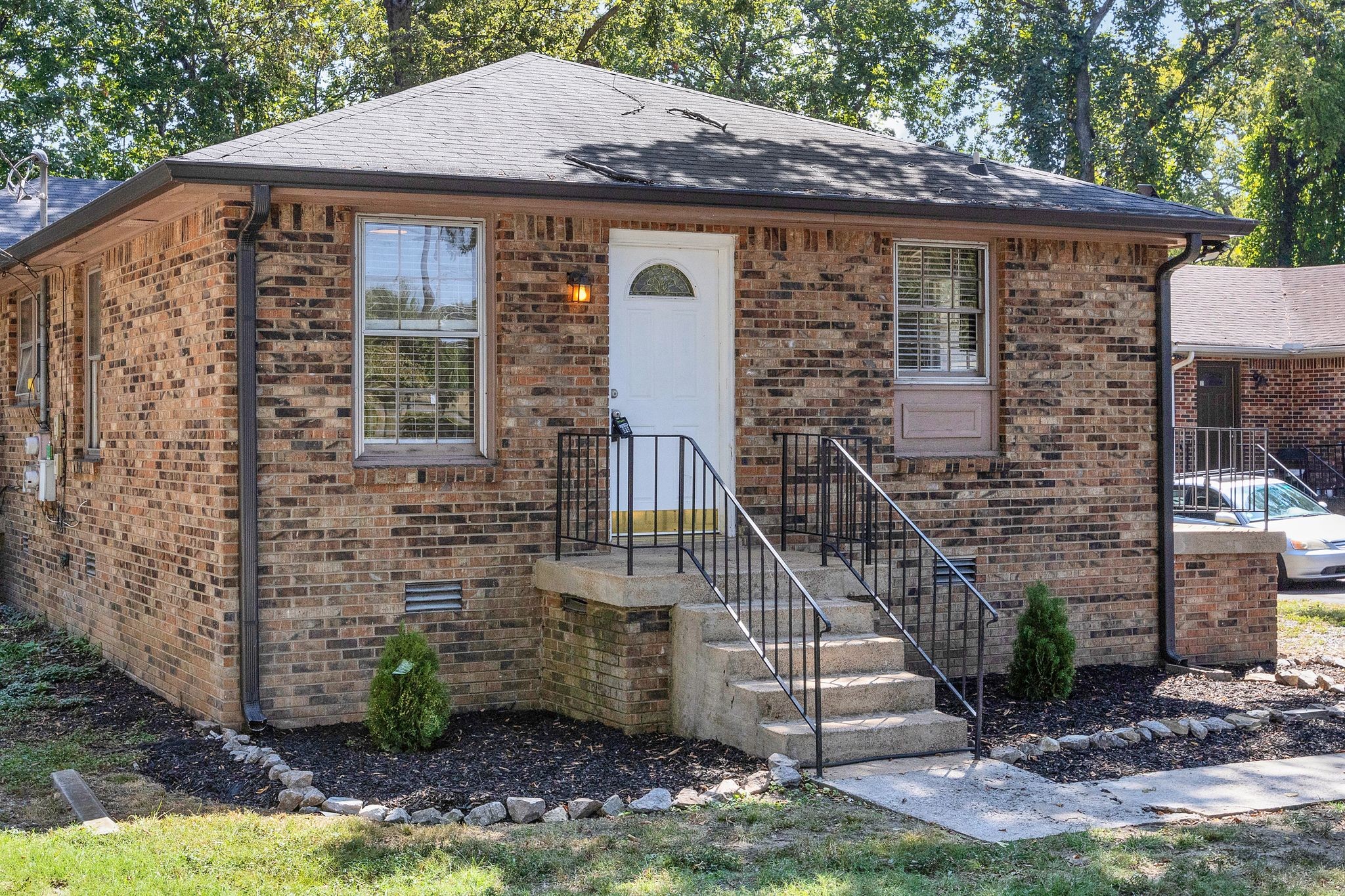 3108 Lealand Ln