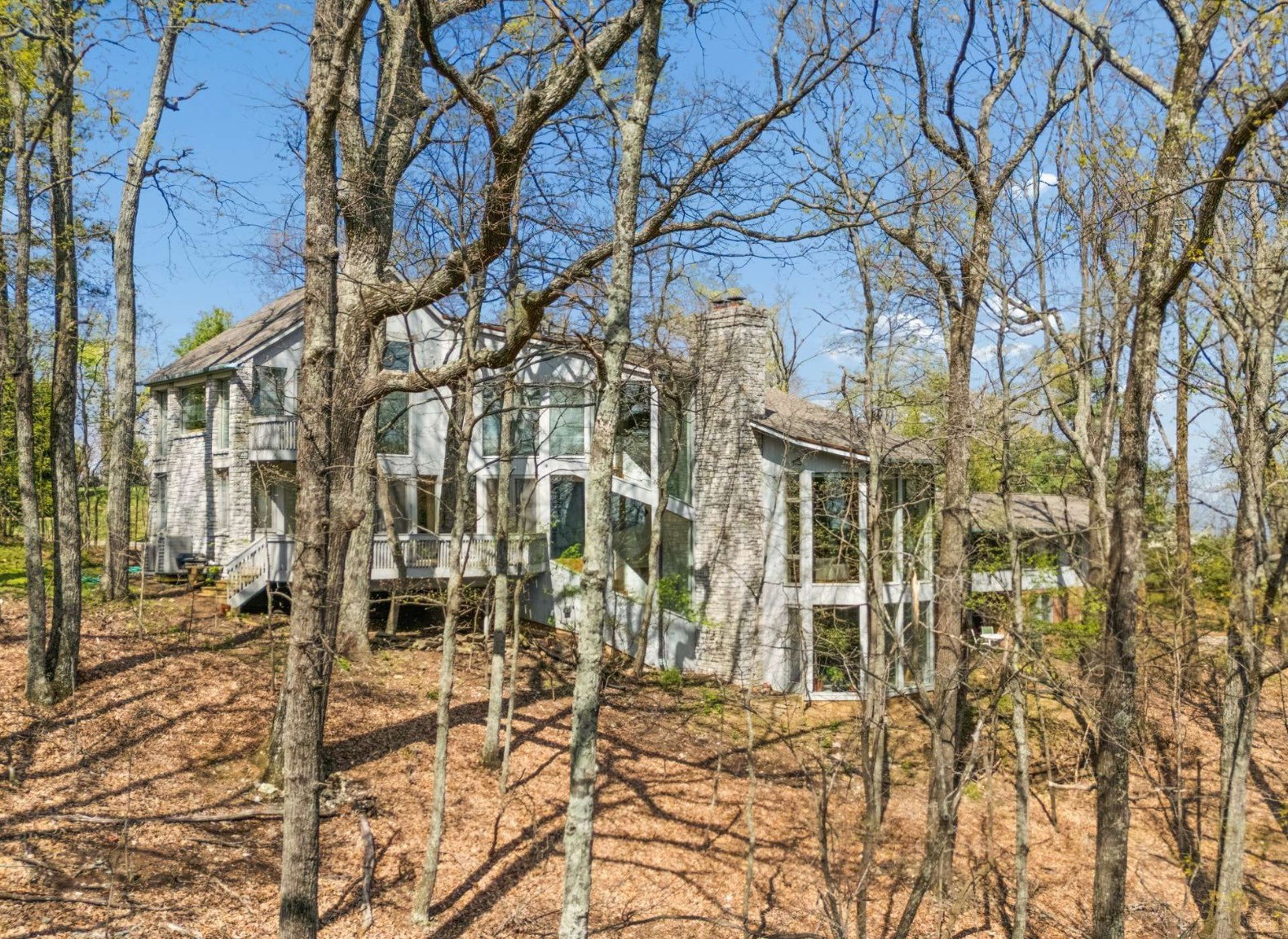 5870 Fredricksburg Dr