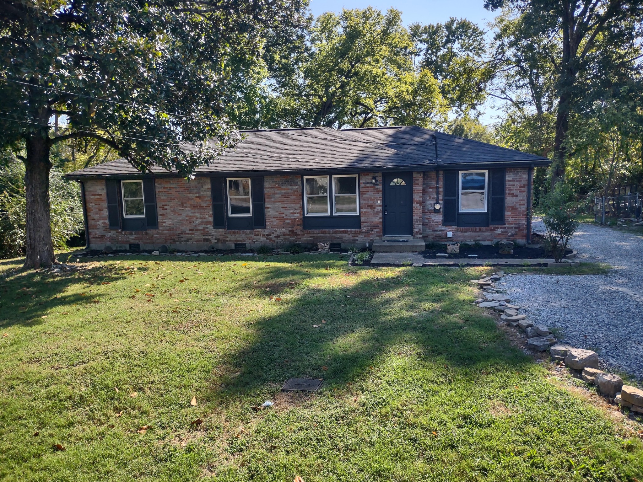 5035 Bonnameade Dr