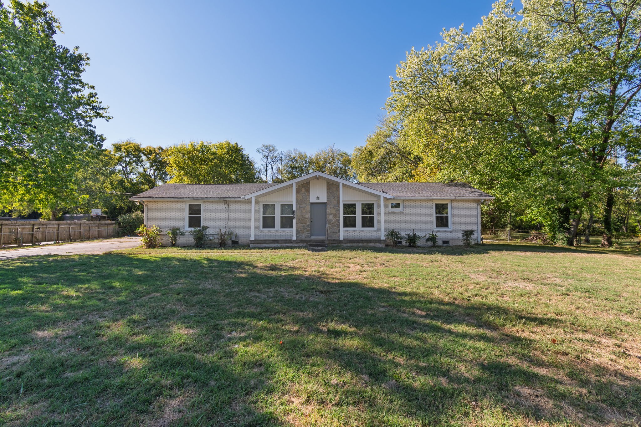 1205 Lipscomb Dr
