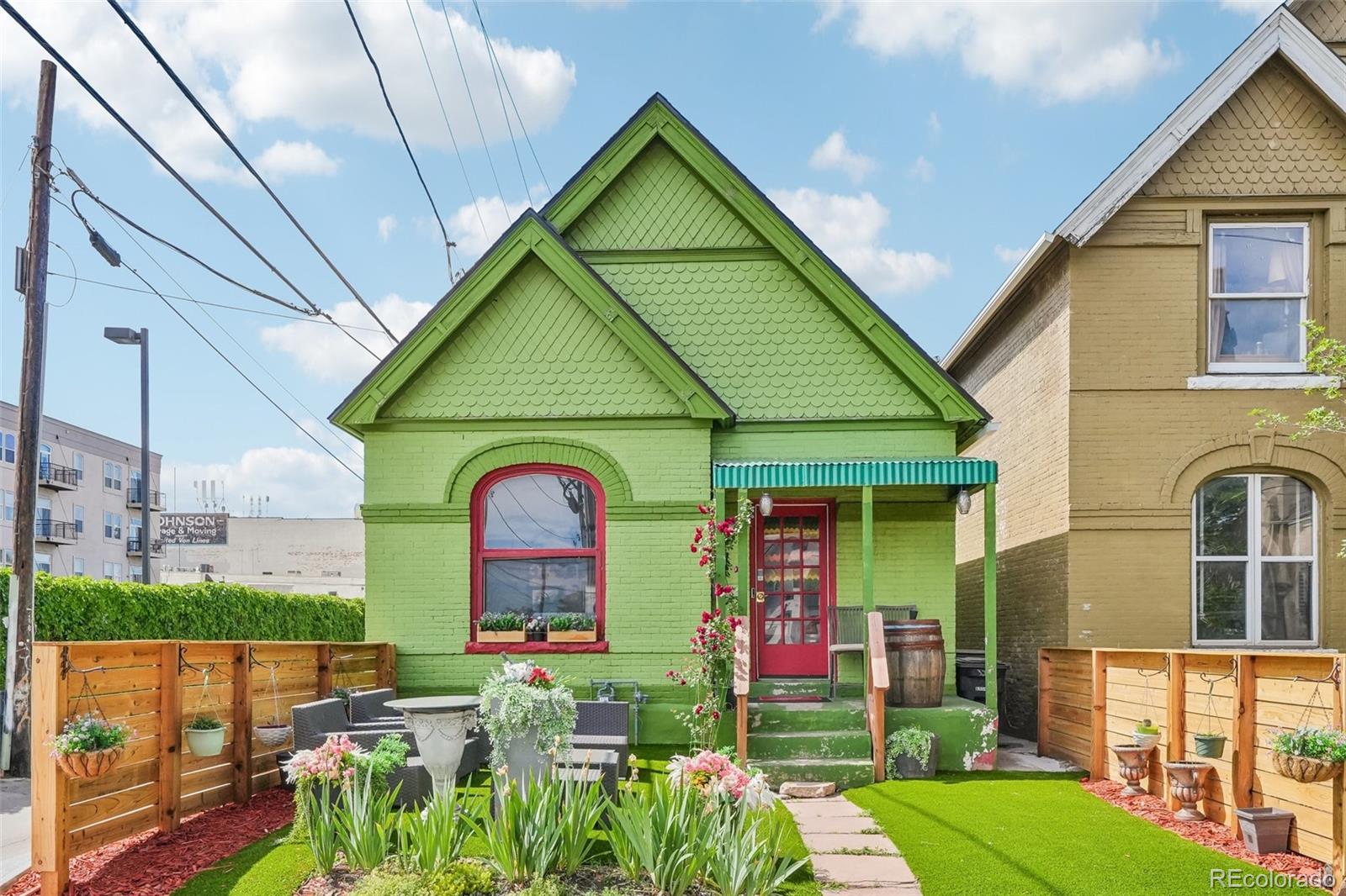 32 W 3rd Avenue
