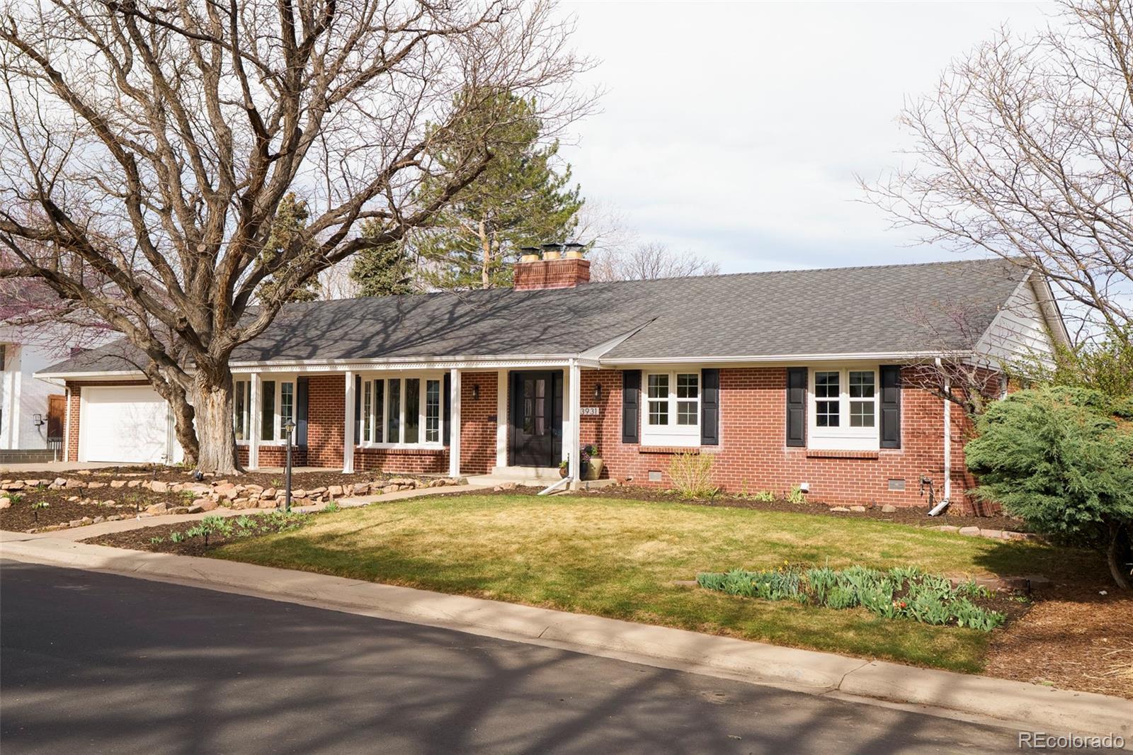 3931 S Hillcrest Drive