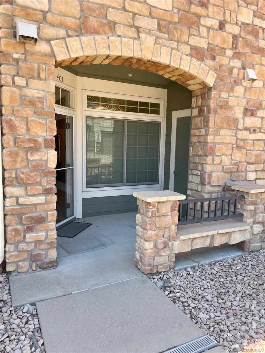 474 Black Feather Loop Unit: 401