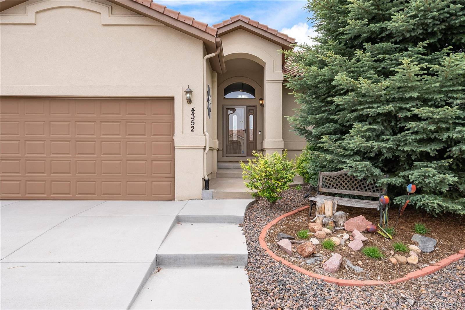 4352 Las Lunas Court