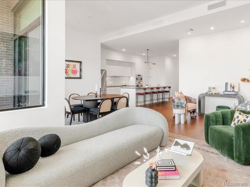 3500 Chestnut Place Unit: 1204