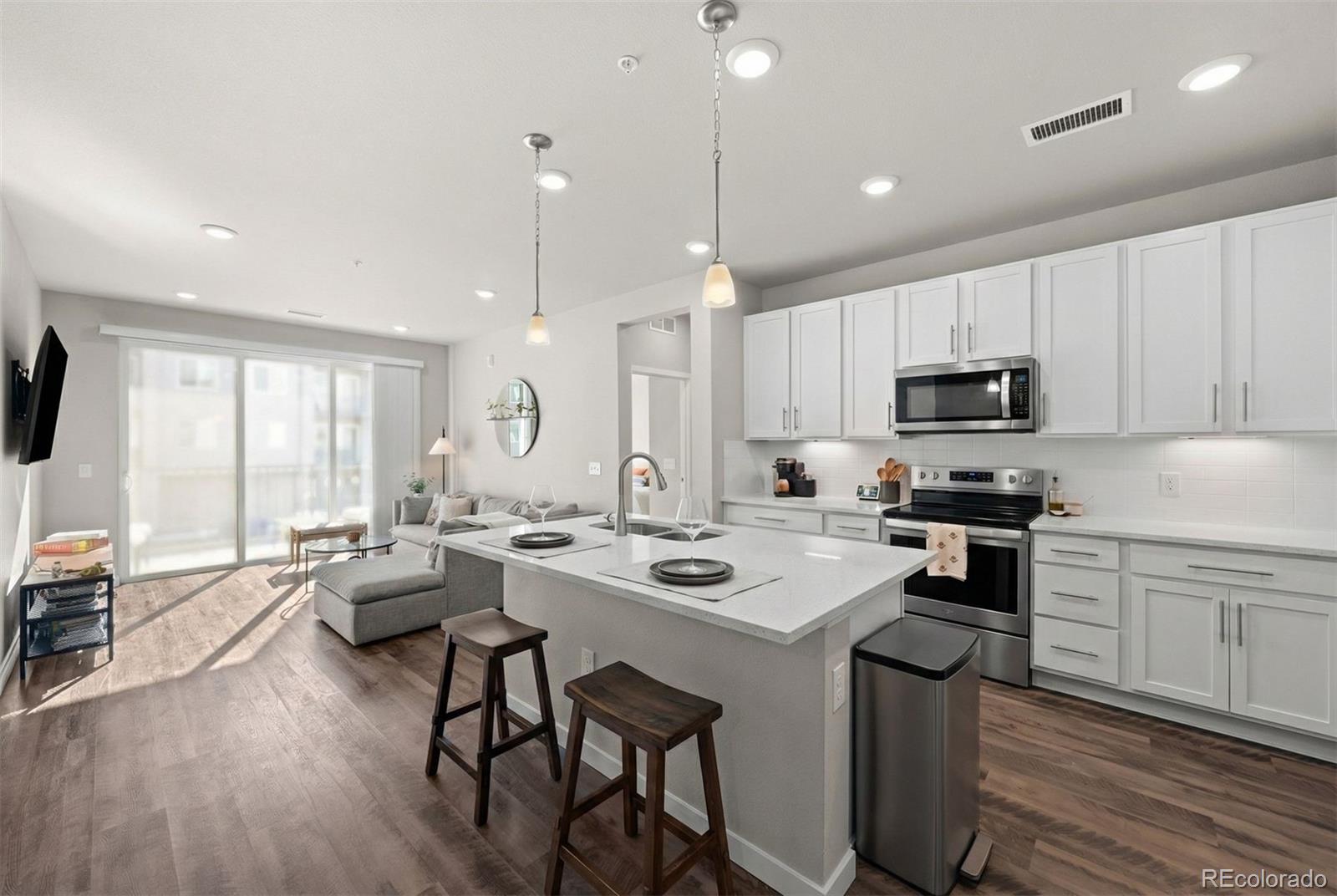 400 E Fremont Place Unit: 204