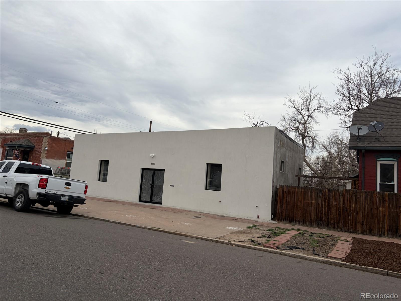 1115 W 11th Avenue