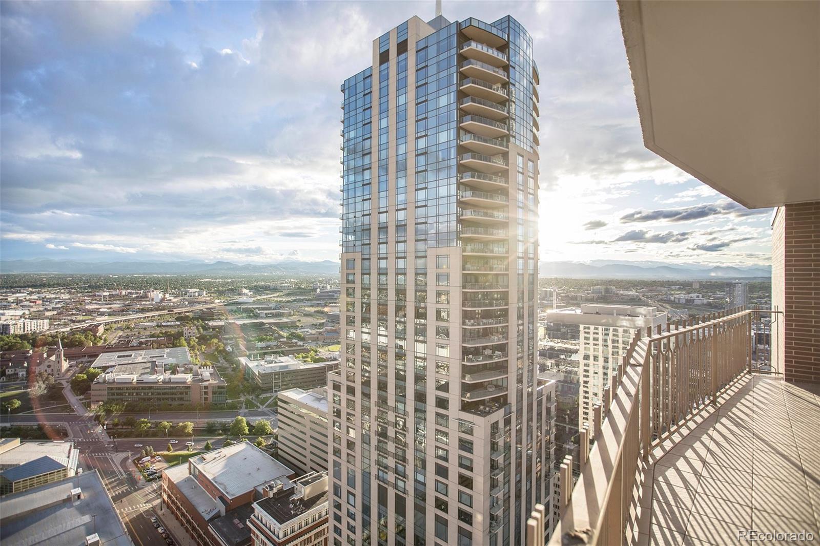 1020 15th Street Unit: PH42A
