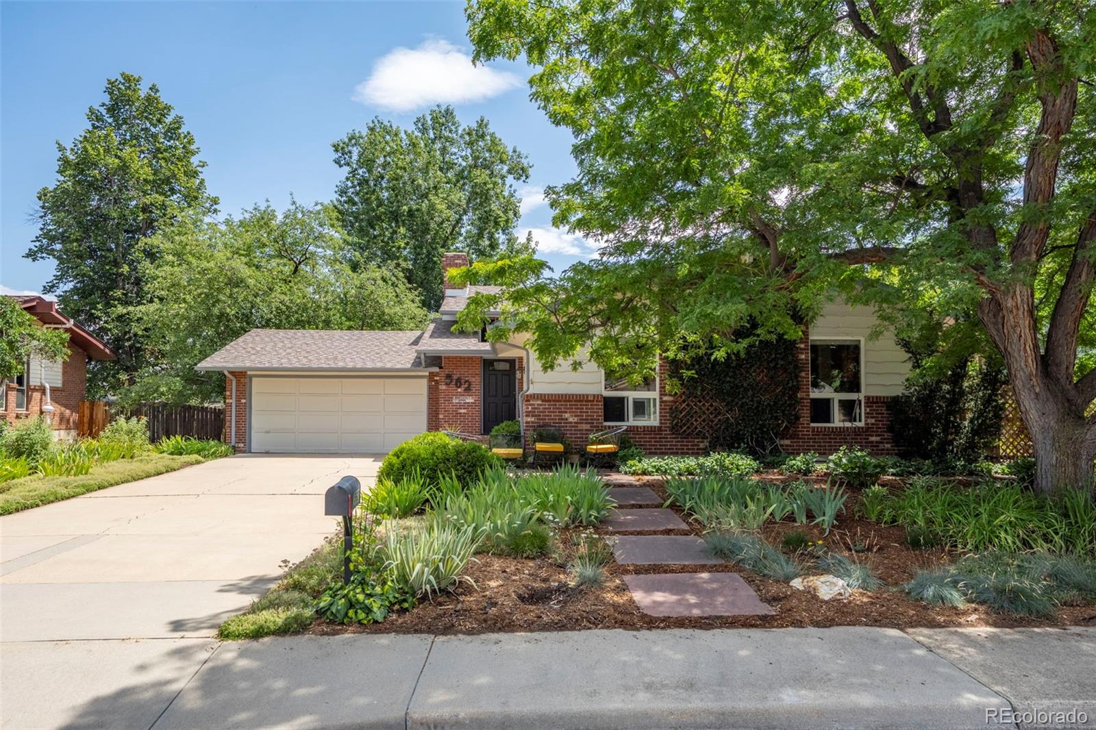 562 Blackhawk Road