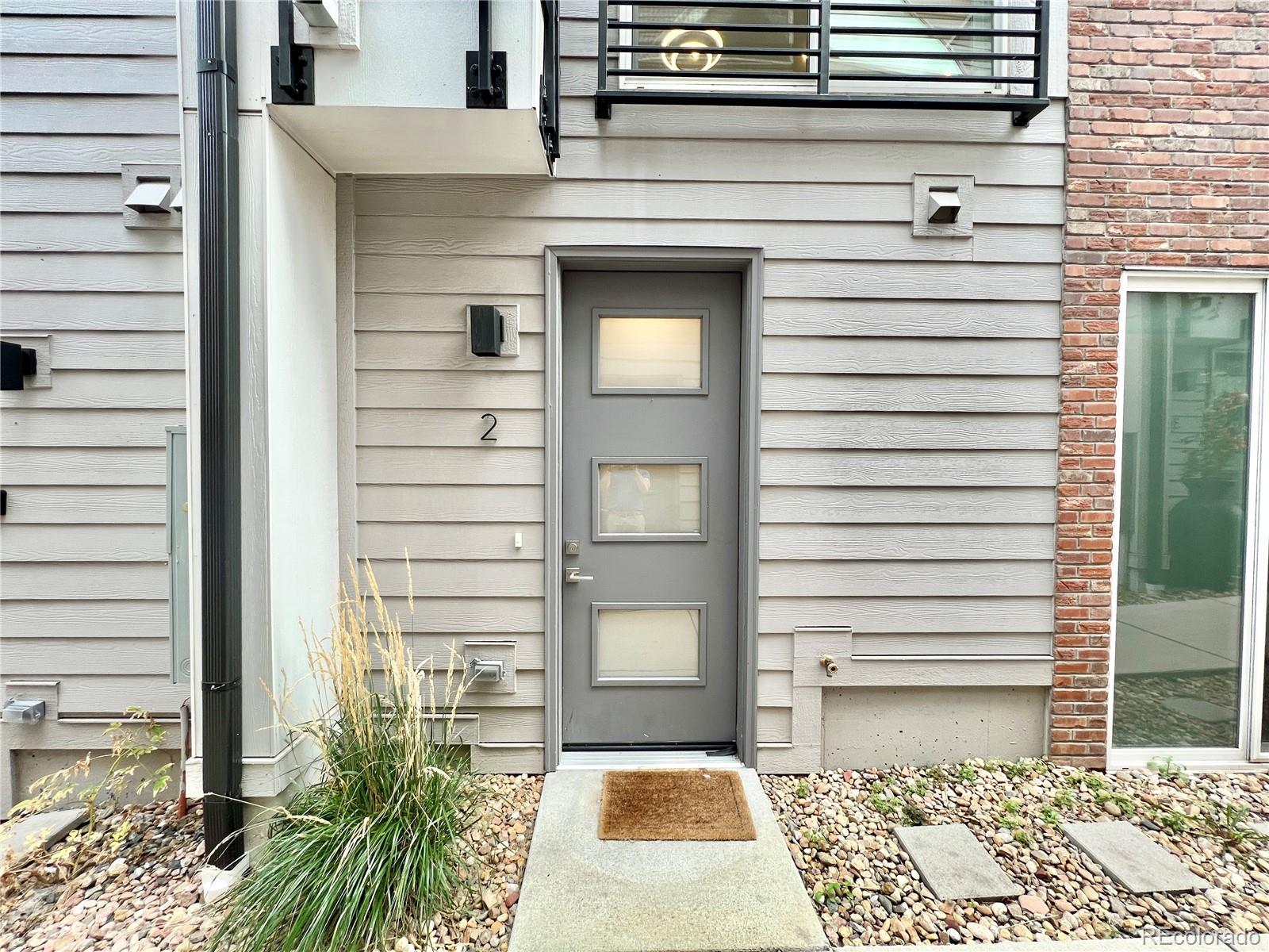 3411 N Albion Street Unit: 2-2