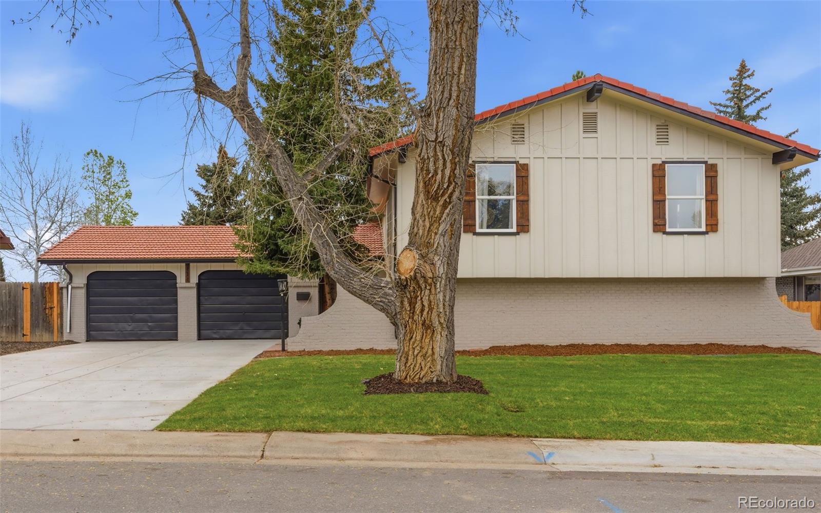 3111 S Holly Place