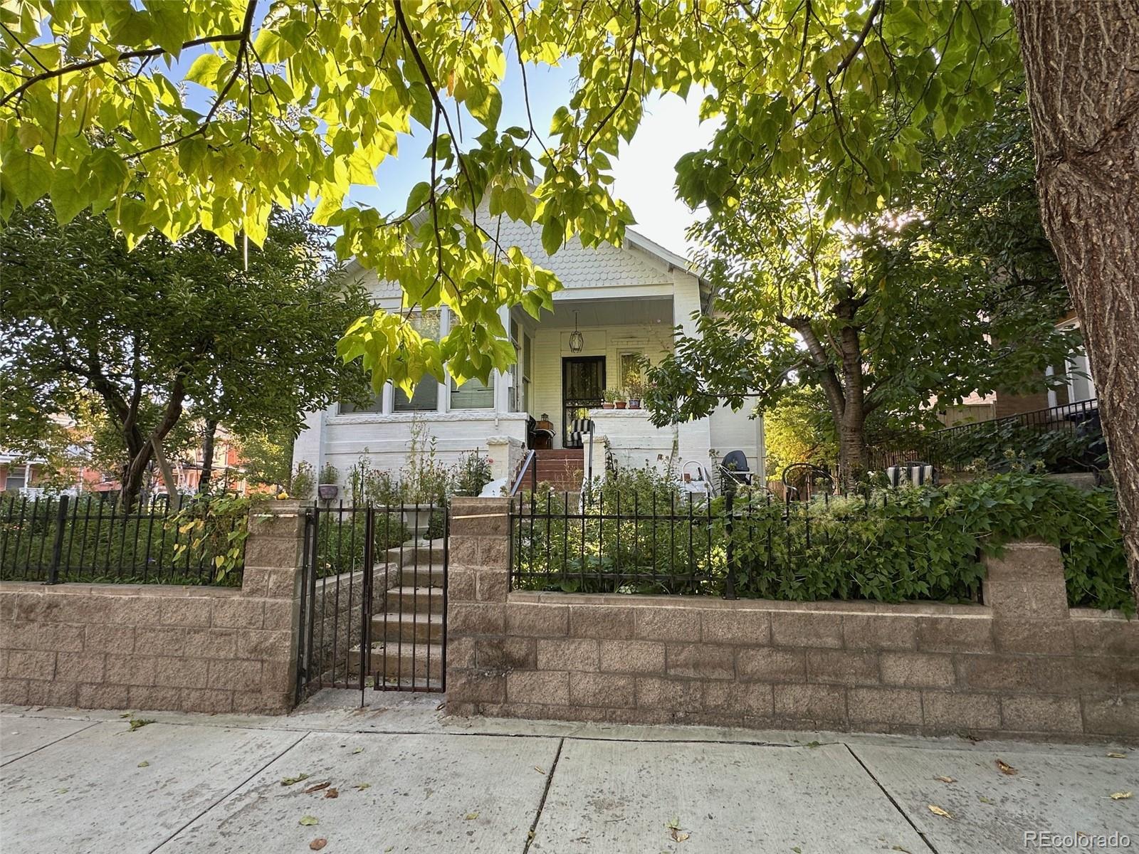 1372 Cook Street Unit: 1