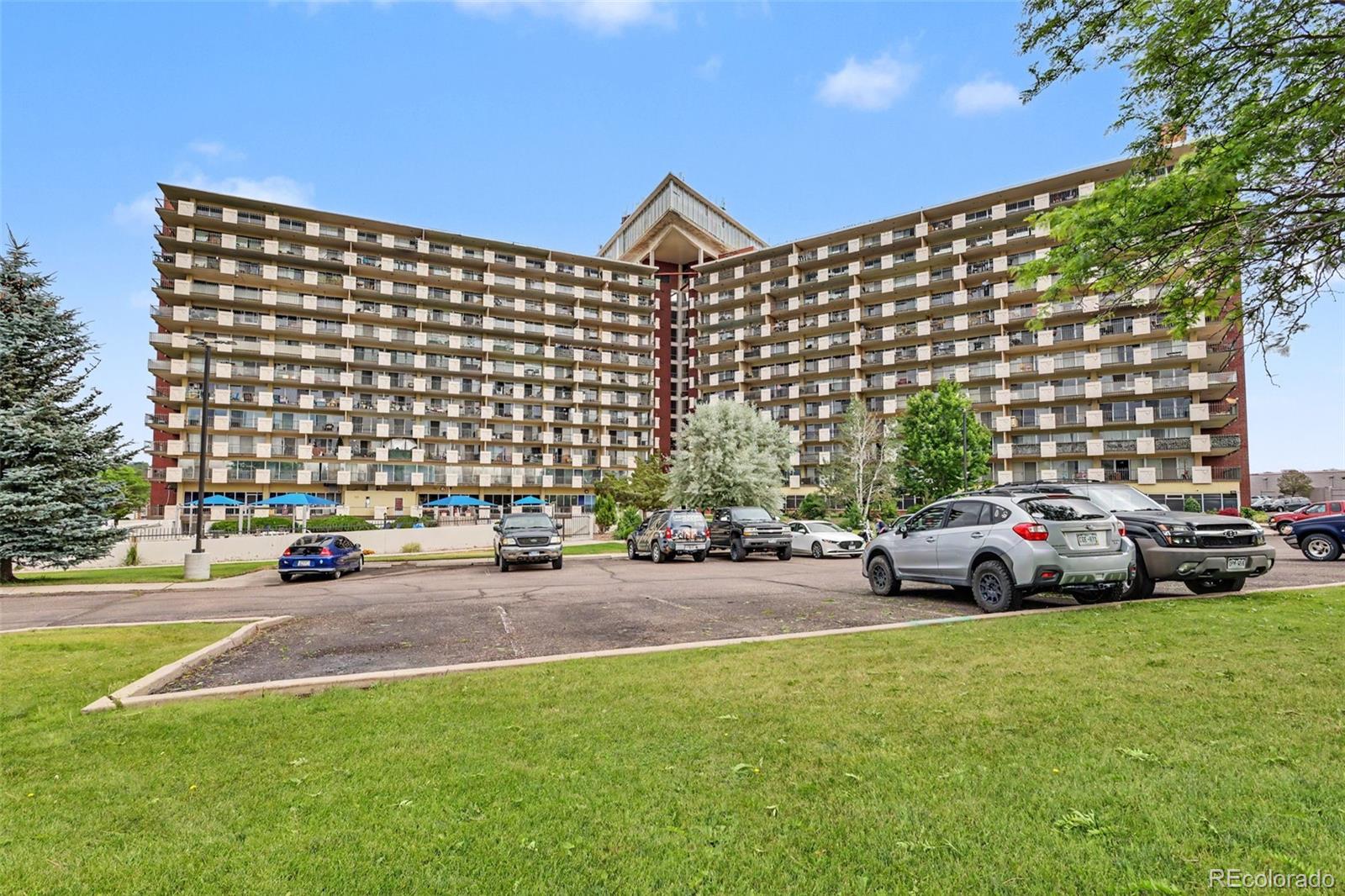 411 Lakewood Circle Unit: A906
