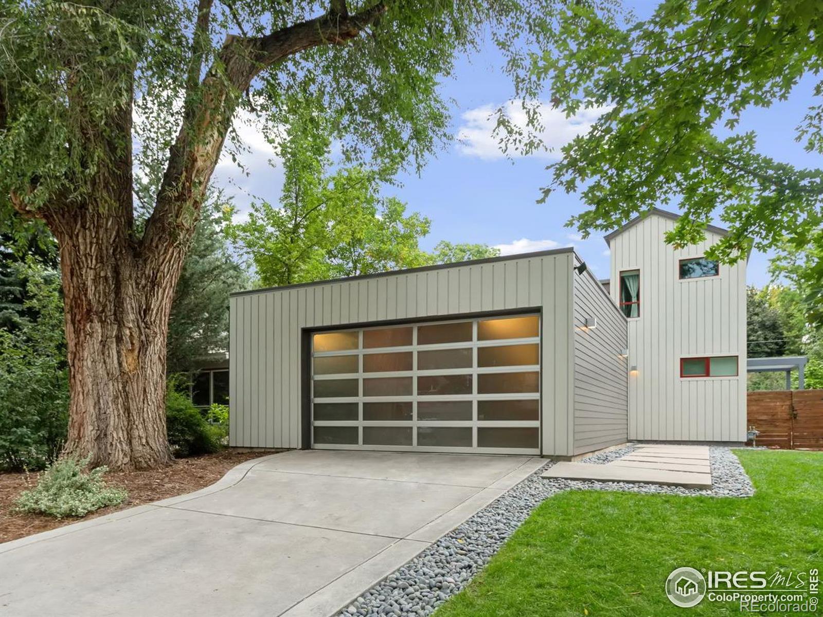 711 Hawthorn Avenue