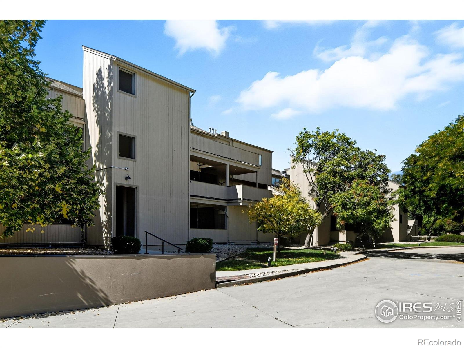 2938 Kalmia Avenue Unit: 17
