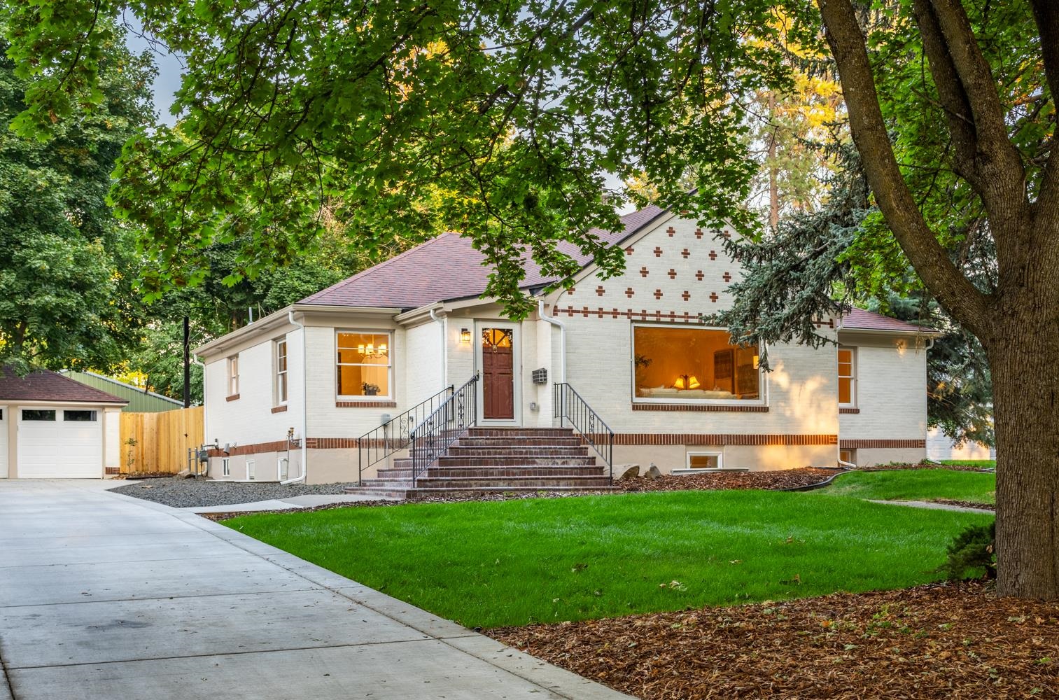 3011 S Manito Blvd