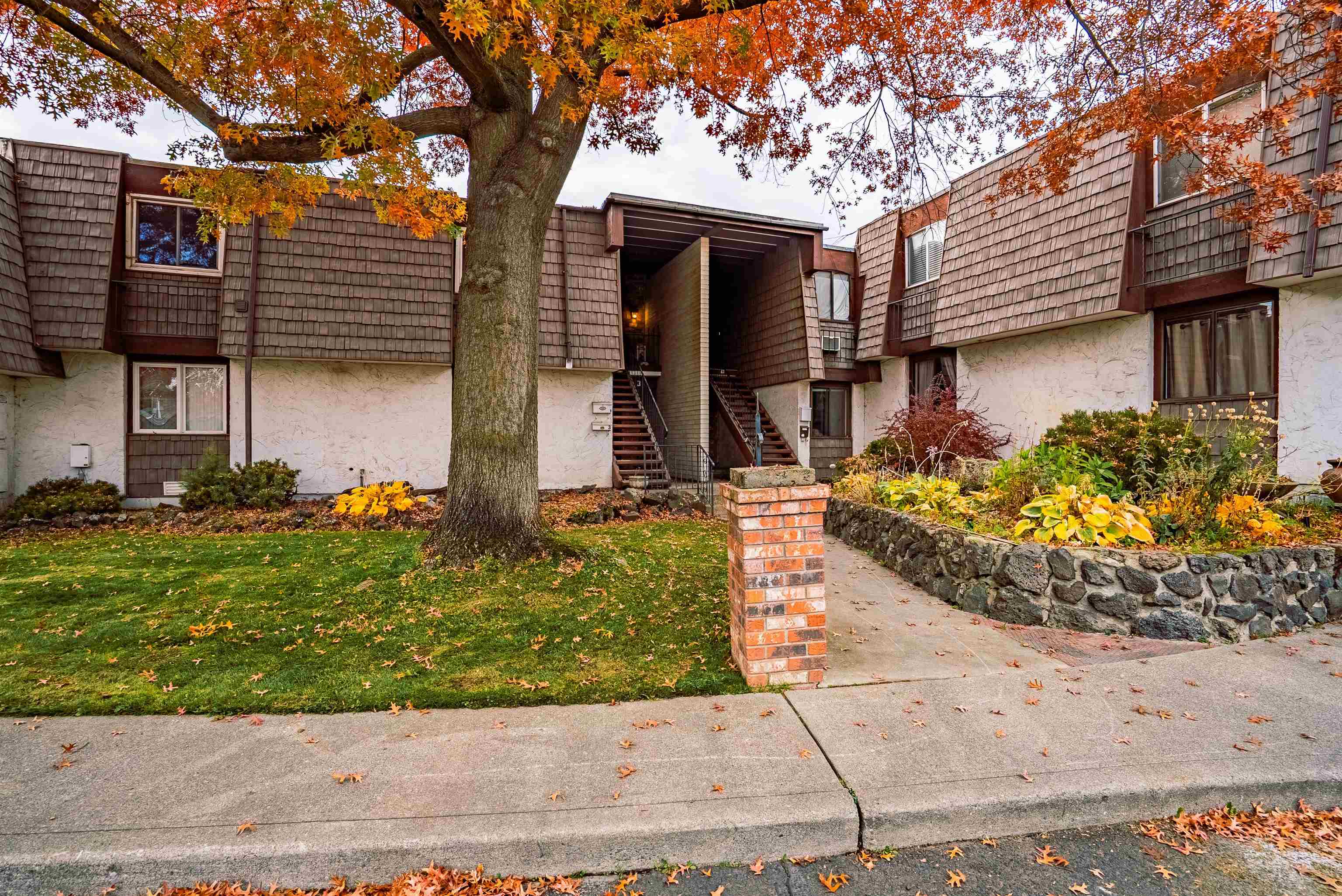 1716 N Pettet Dr